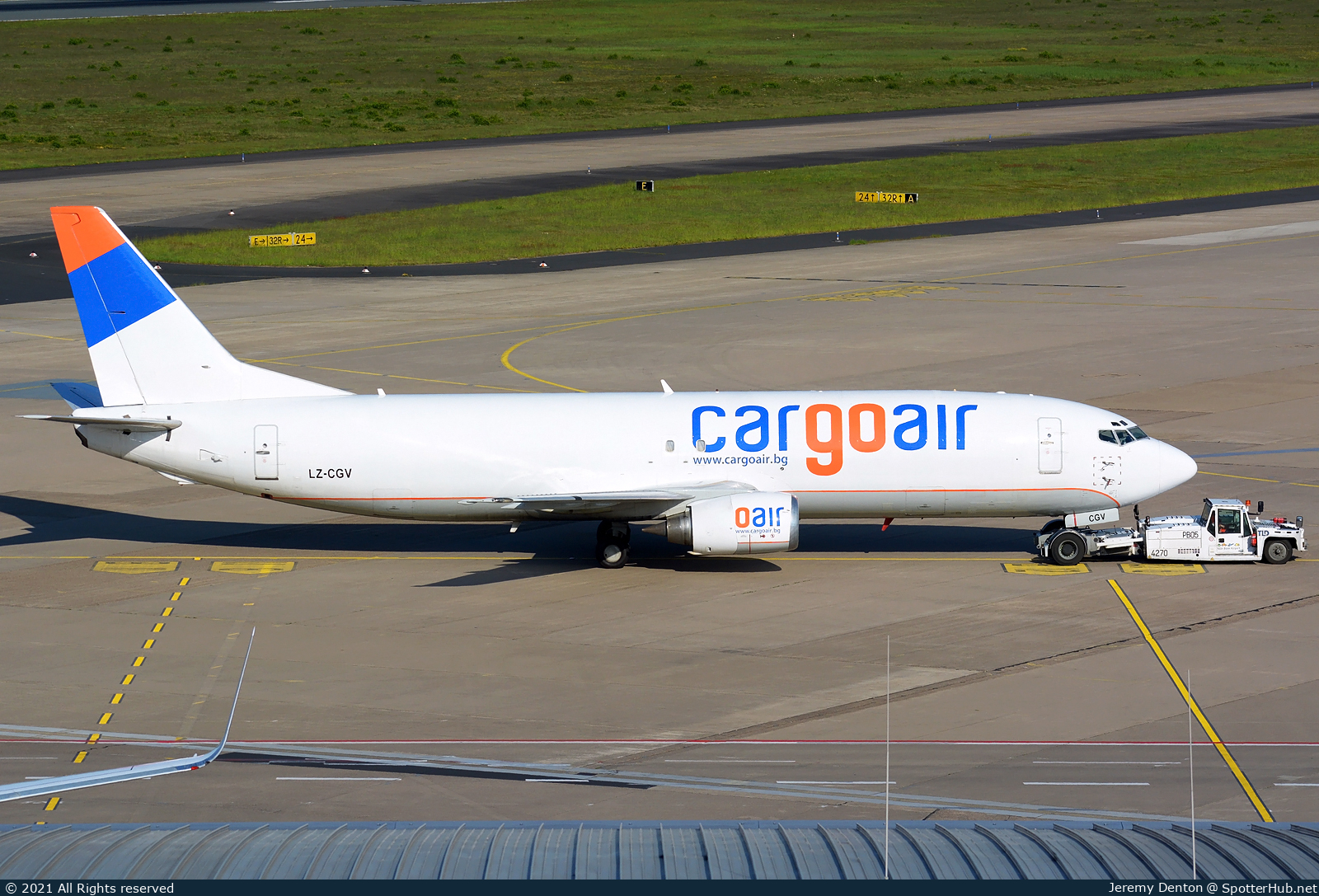 Photo of LZ-CGV - Boeing 737-405(SF) operated by Cargoair