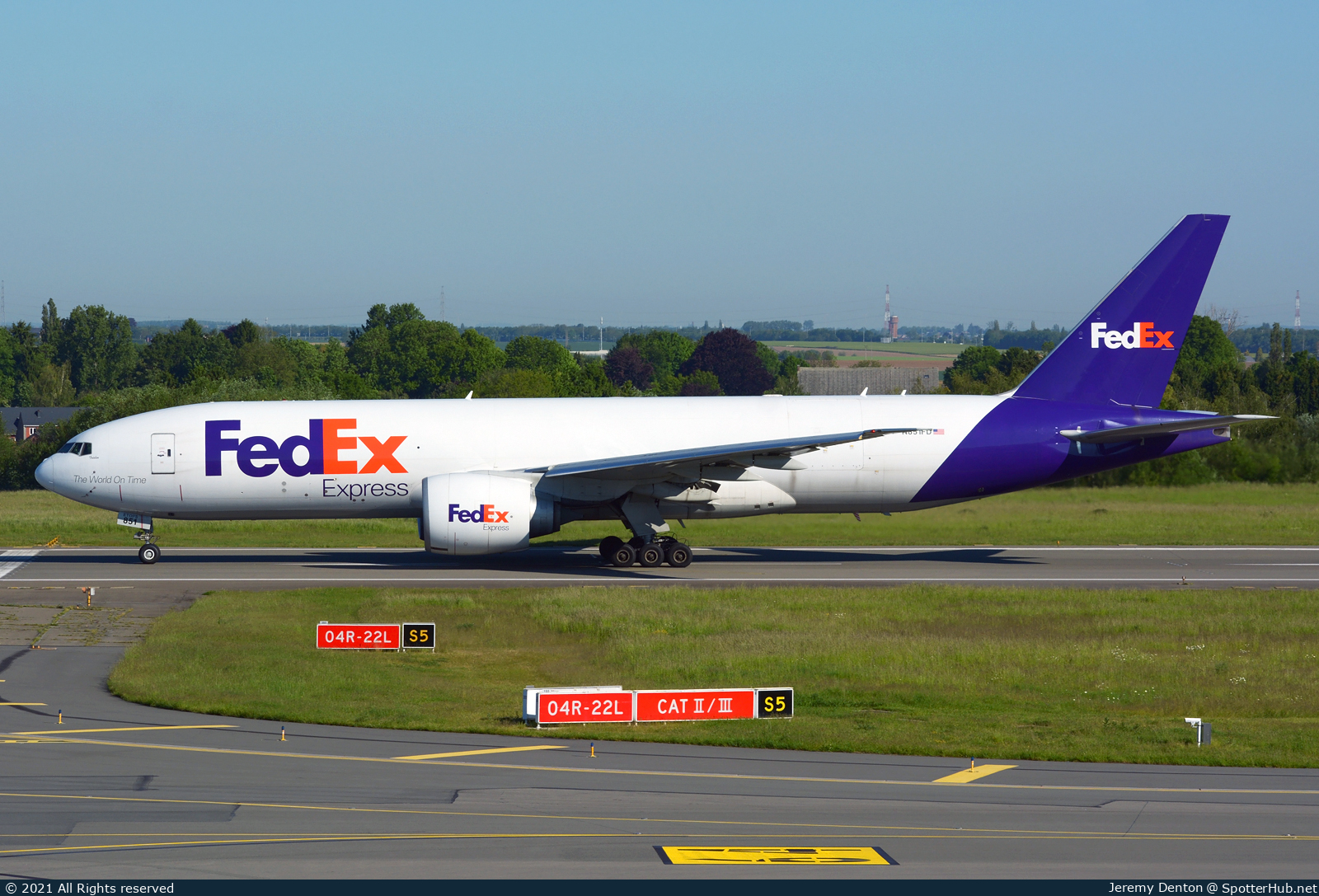 Photo of N851FD - Boeing 777-FS2 operated by FedEx