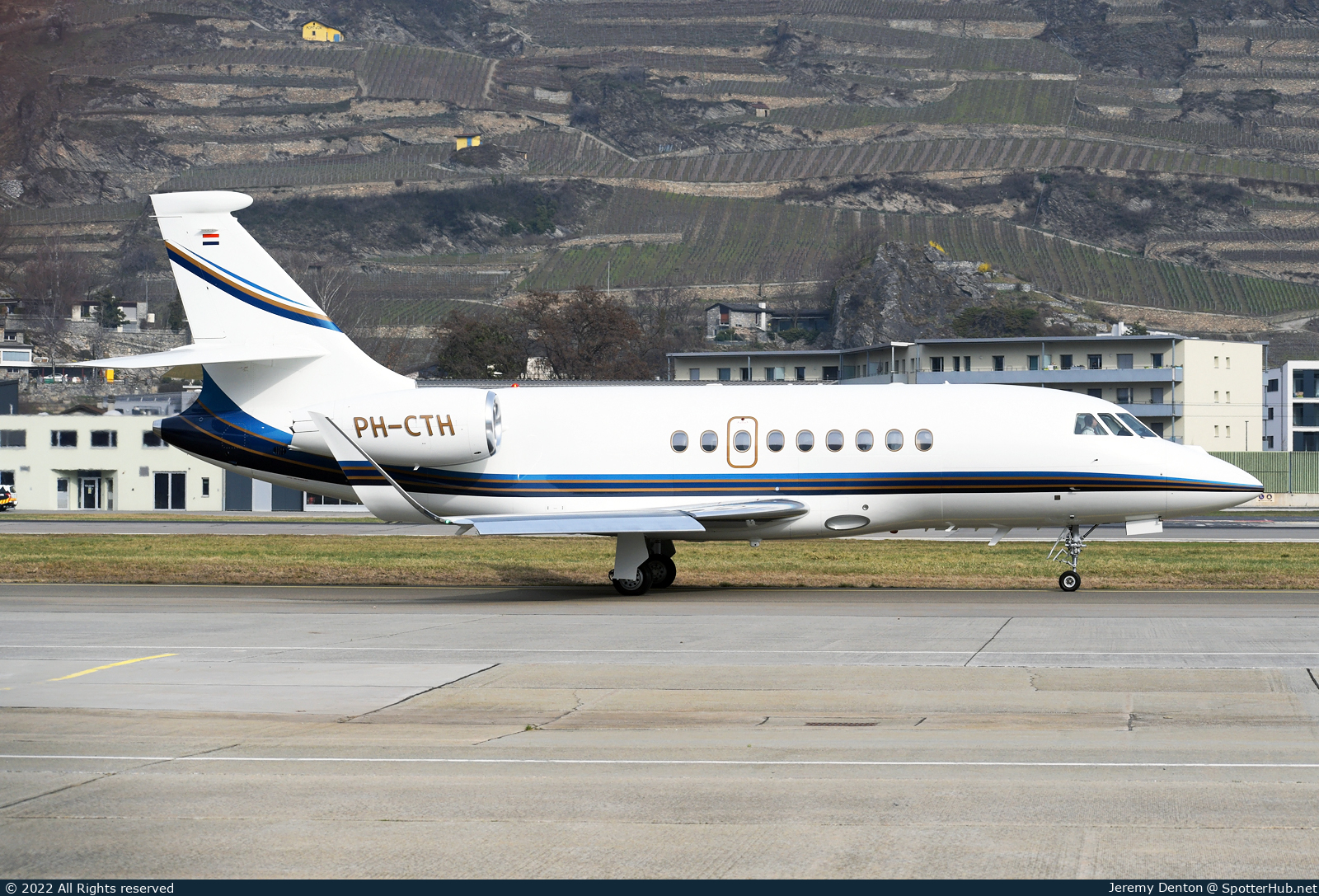 Photo of PH-CTH - Dassault Falcon 2000LX operated by Flying Group