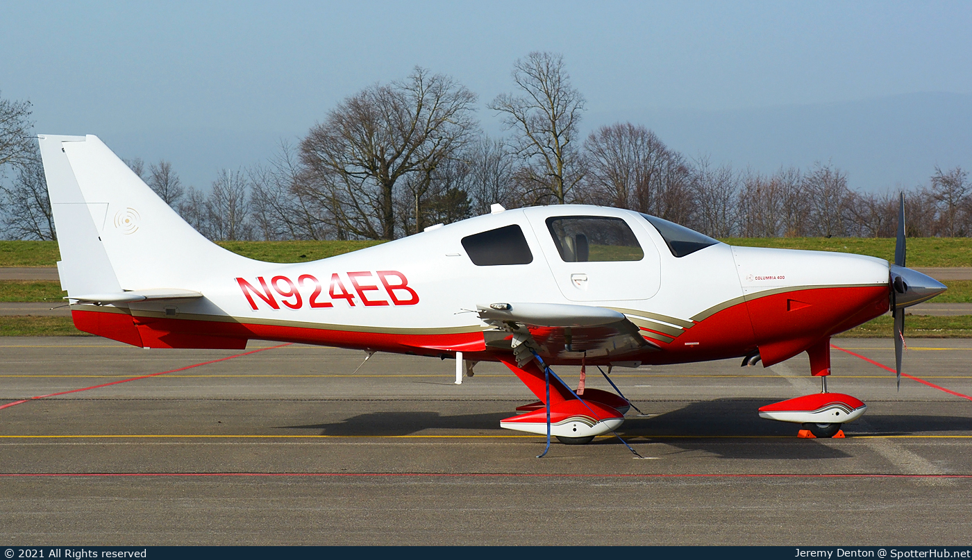 Photo of N924EB - Lancair Columbia 400 operated by Private