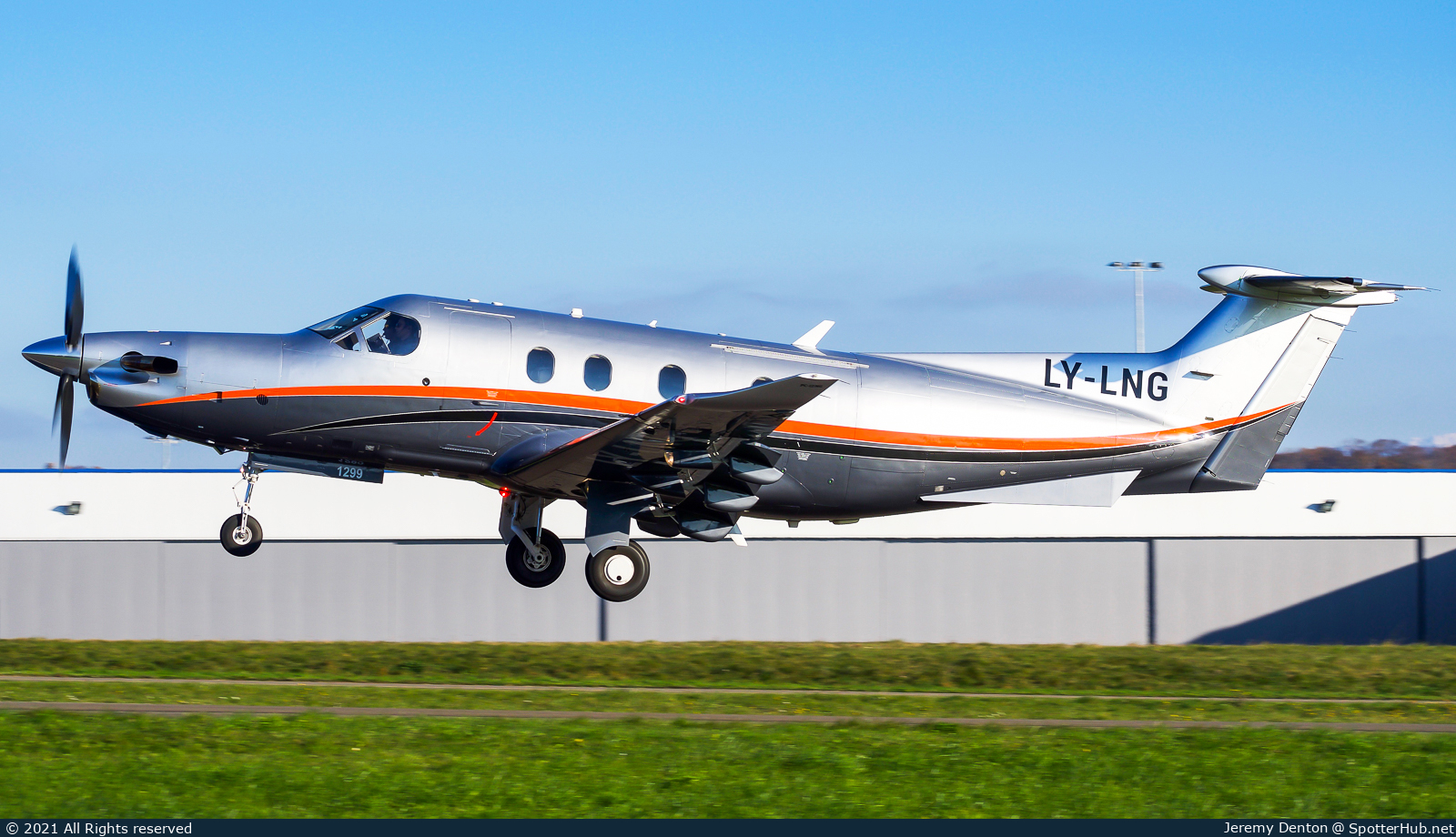 Photo of LY-LNG - Pilatus PC-12 NG operated by AMAC Aerospace