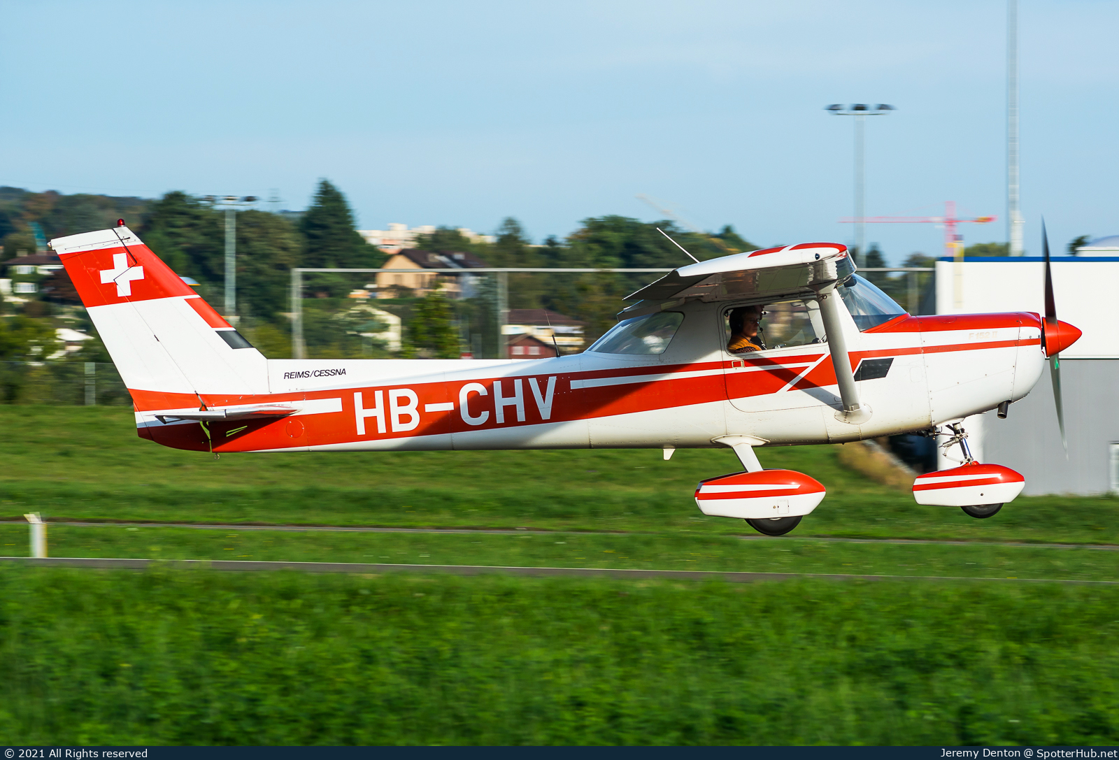 Photo of HB-CHV - Reims-Cessna F152 II operated by Aéroformation