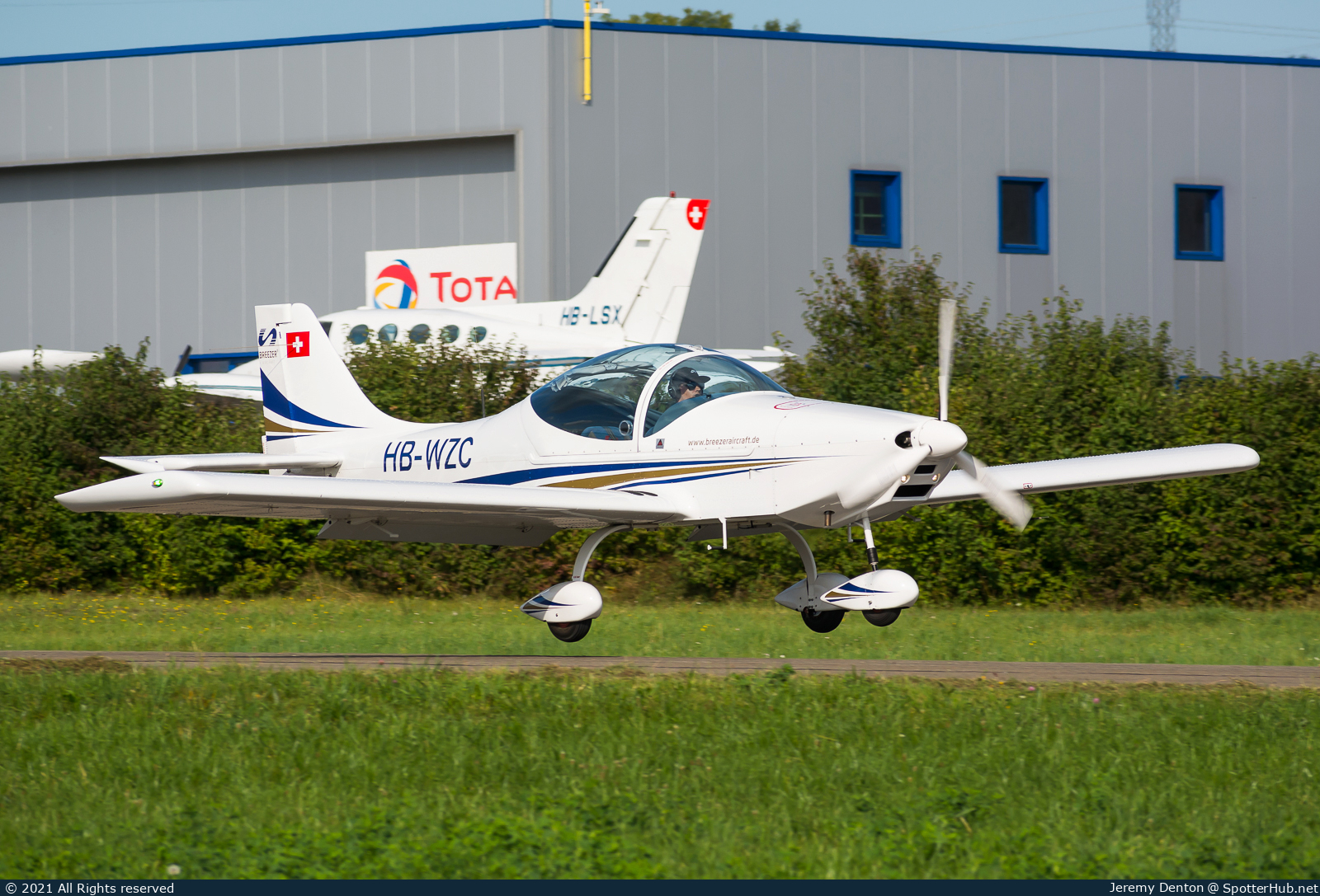 Photo of HB-WZC - Breezer B600 operated by Private