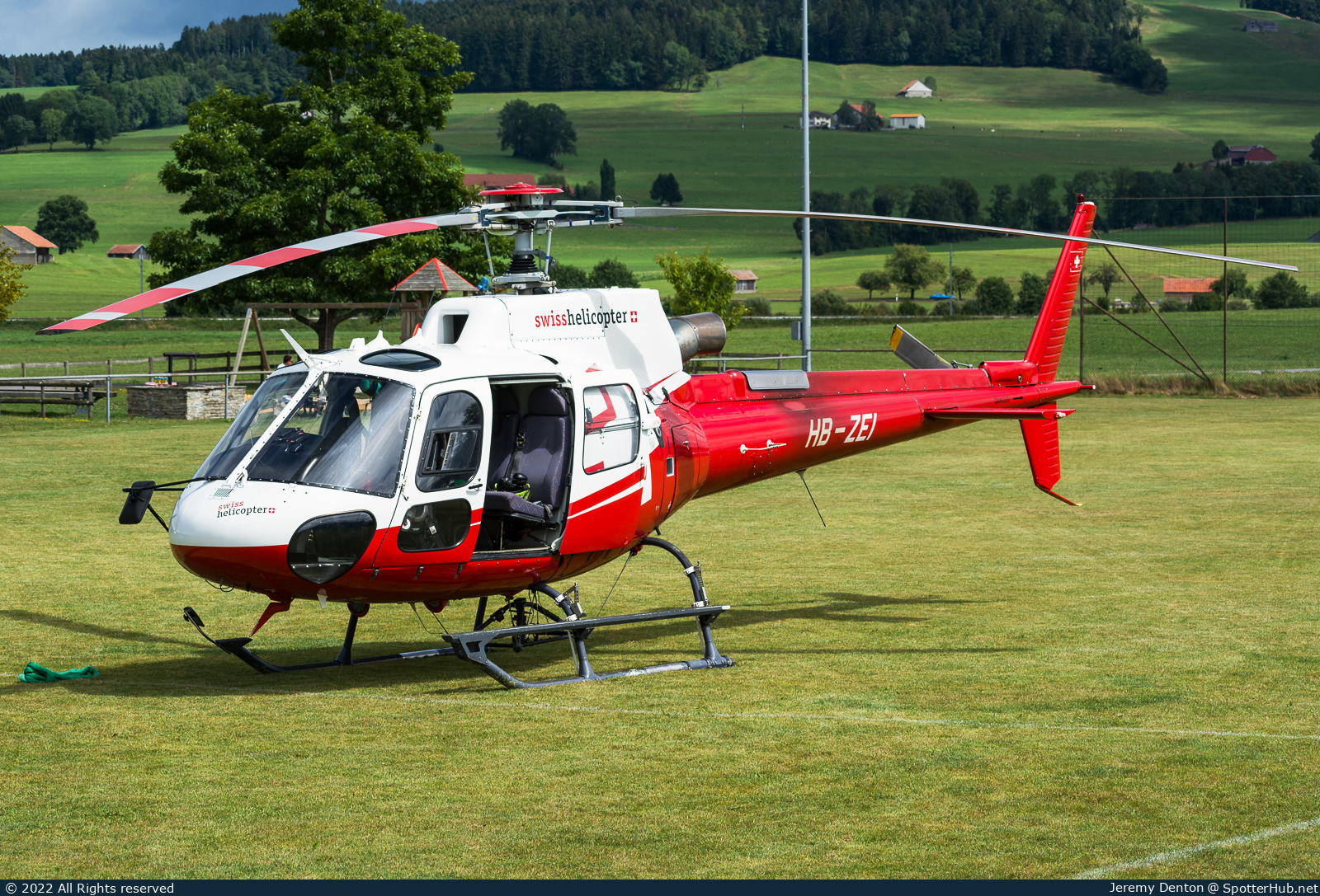 Photo of HB-ZEI - Aérospatiale AS350B3 Écureuil operated by Swiss Helicopter