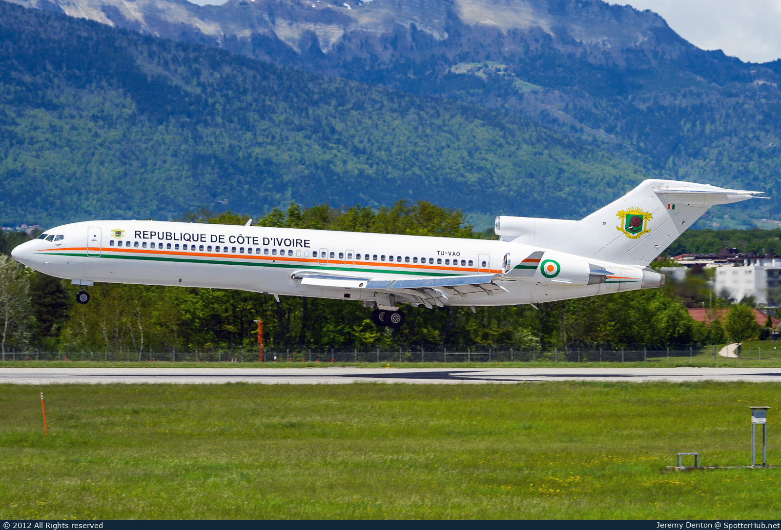 Photo of TU-VAO - Boeing 727-2Y4(Adv)(RE) operated by Government of Ivory Coast