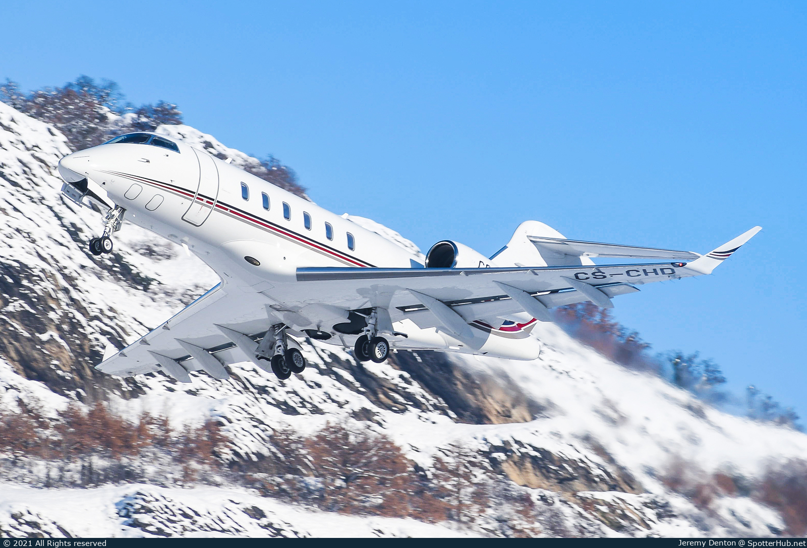 Photo of CS-CHD - Bombardier Challenger 350 operated by NetJets Europe