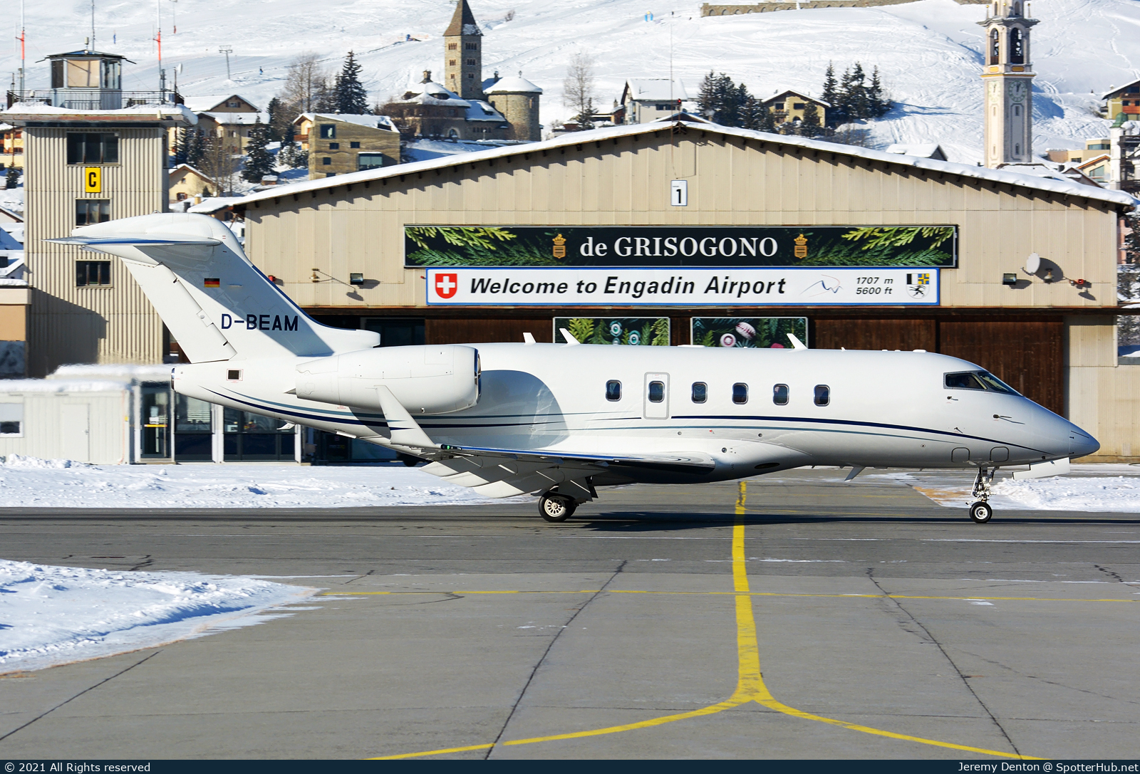 Photo of D-BEAM - Bombardier Challenger 300 operated by DAS Private Jets