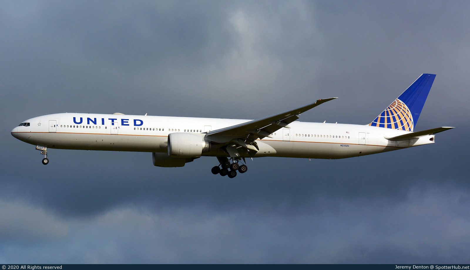 Photo of N2332U - Boeing 777-322(ER) operated by United Airlines