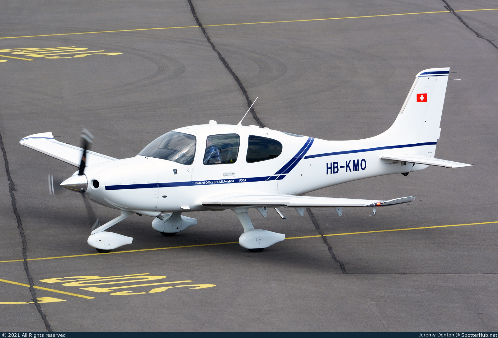 Photo of HB-KMO - Cirrus SR22 G6 operated by Swiss Federal Office of Civil Aviation