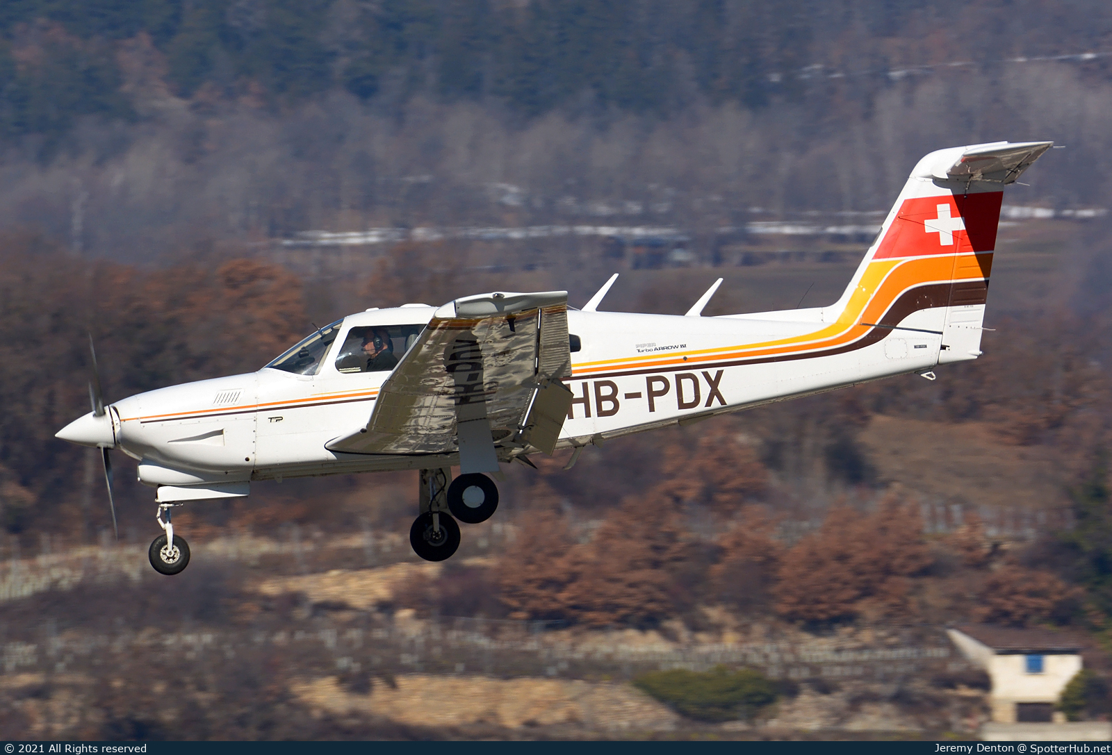 Photo of HB-PDX - Piper PA-28RT-201T Turbo Arrow IV operated by Aéro-Club des Montagnes Neuchâteloises