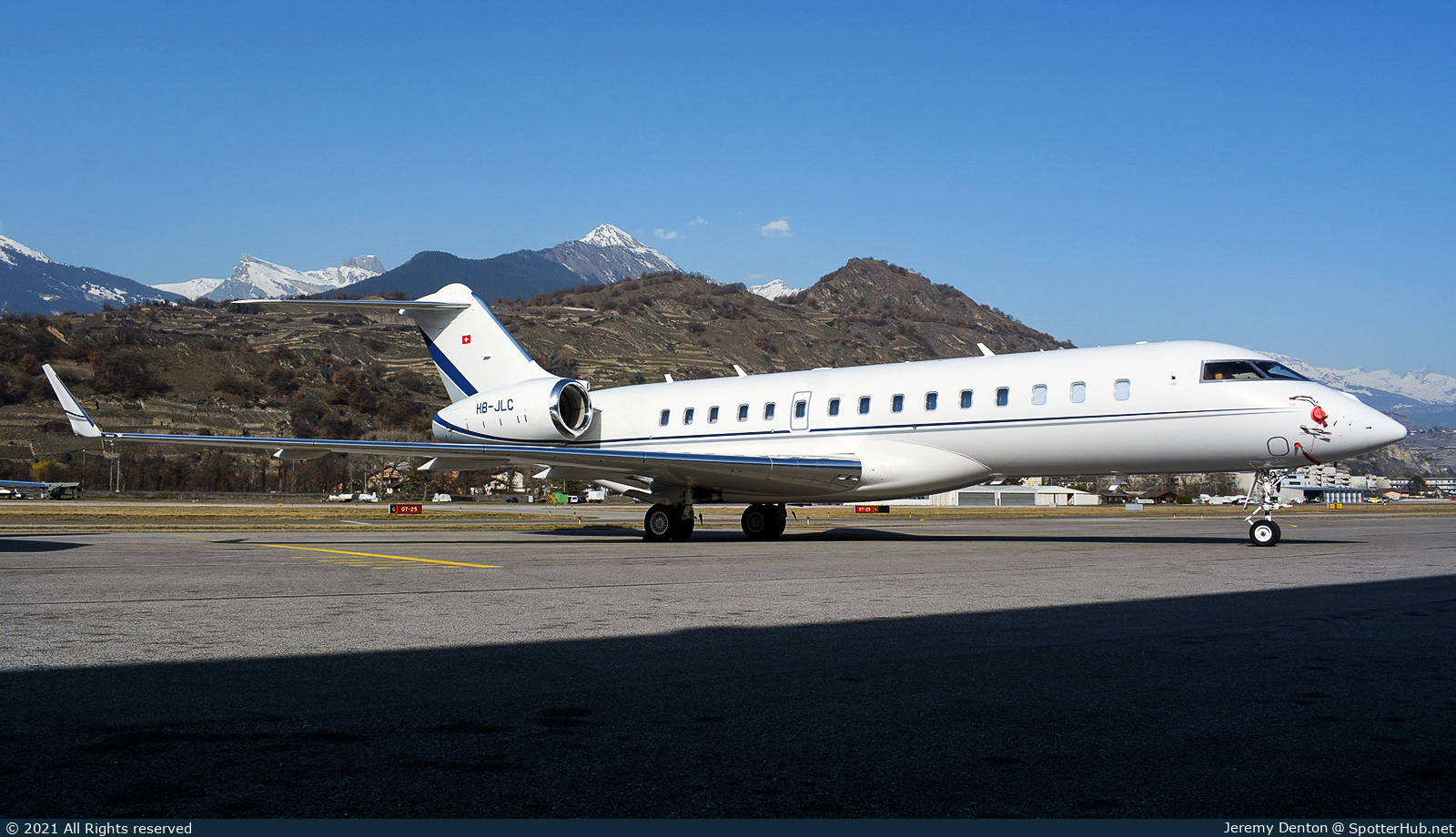 Photo of HB-JLC - Bombardier Global 6000 operated by Swiss Private Jet