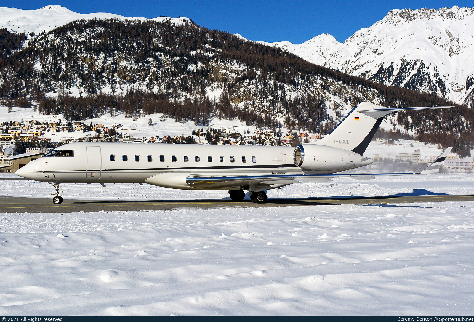 Photo of D-AGGL - Bombardier Global 6000 operated by K5 Aviation