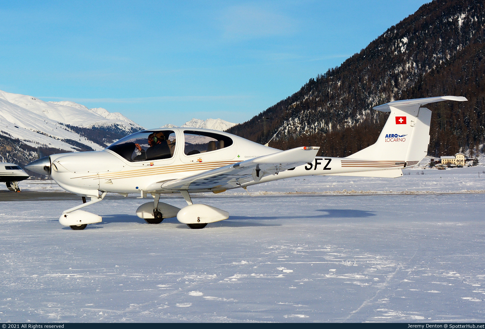 Photo of HB-SFZ - Diamond DA40 Diamond Star operated by Aero Locarno
