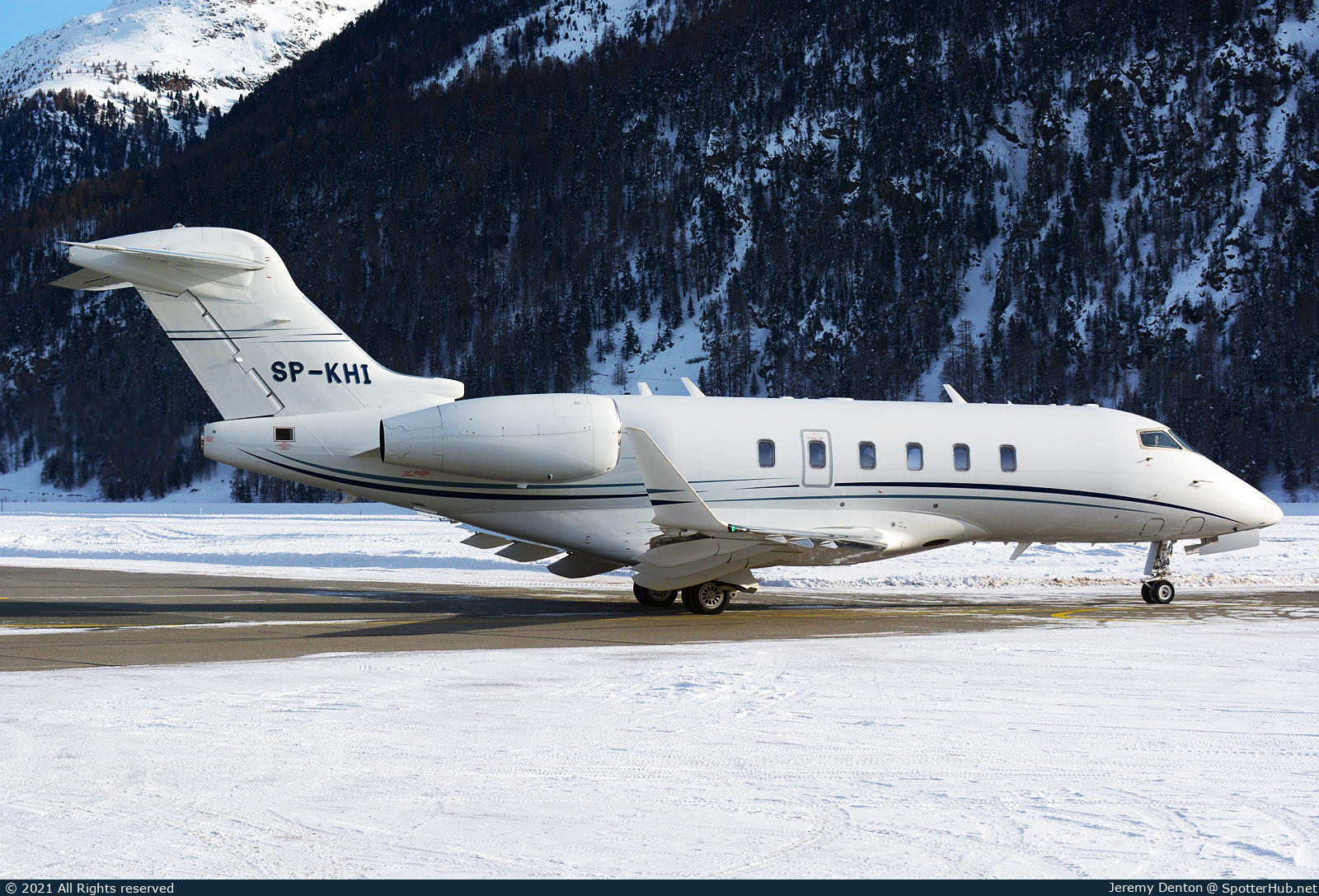 Photo of SP-KHI - Bombardier Challenger 350 operated by Jet Story