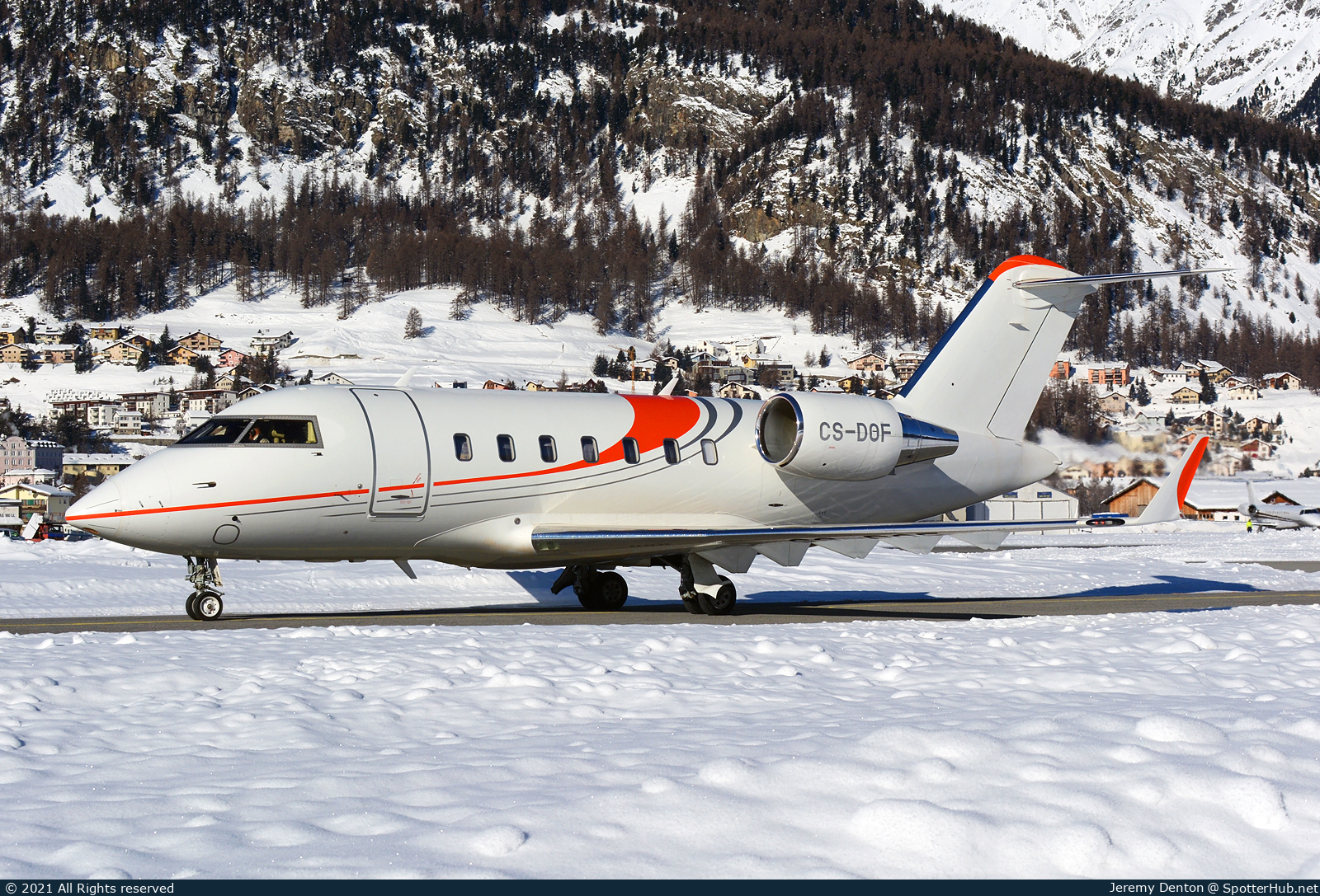 Photo of CS-DOF - Bombardier Challenger 650 operated by Private