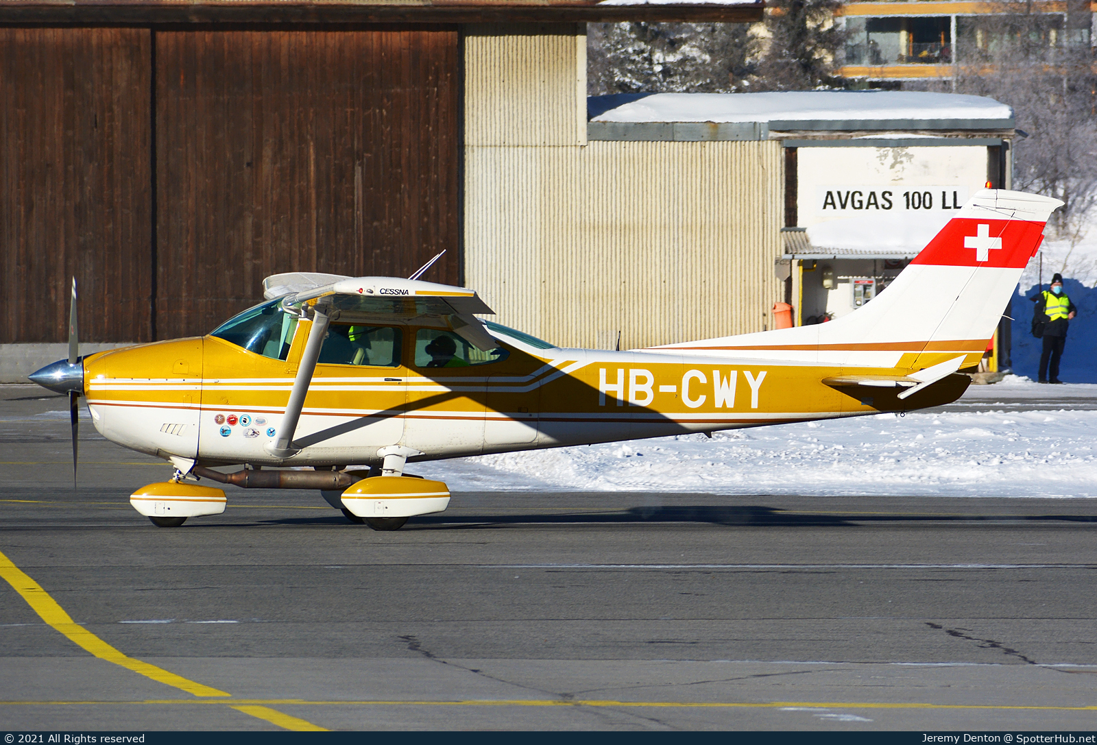 Photo of HB-CWY - Cessna 182P Skylane operated by Bumble Bee Club