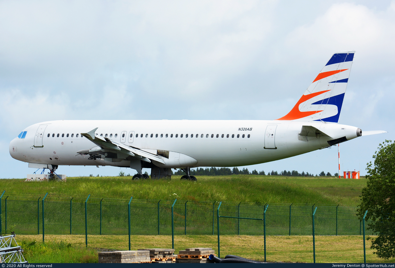 Photo of N320AB - Airbus A320-211 operated by AeroTurbine