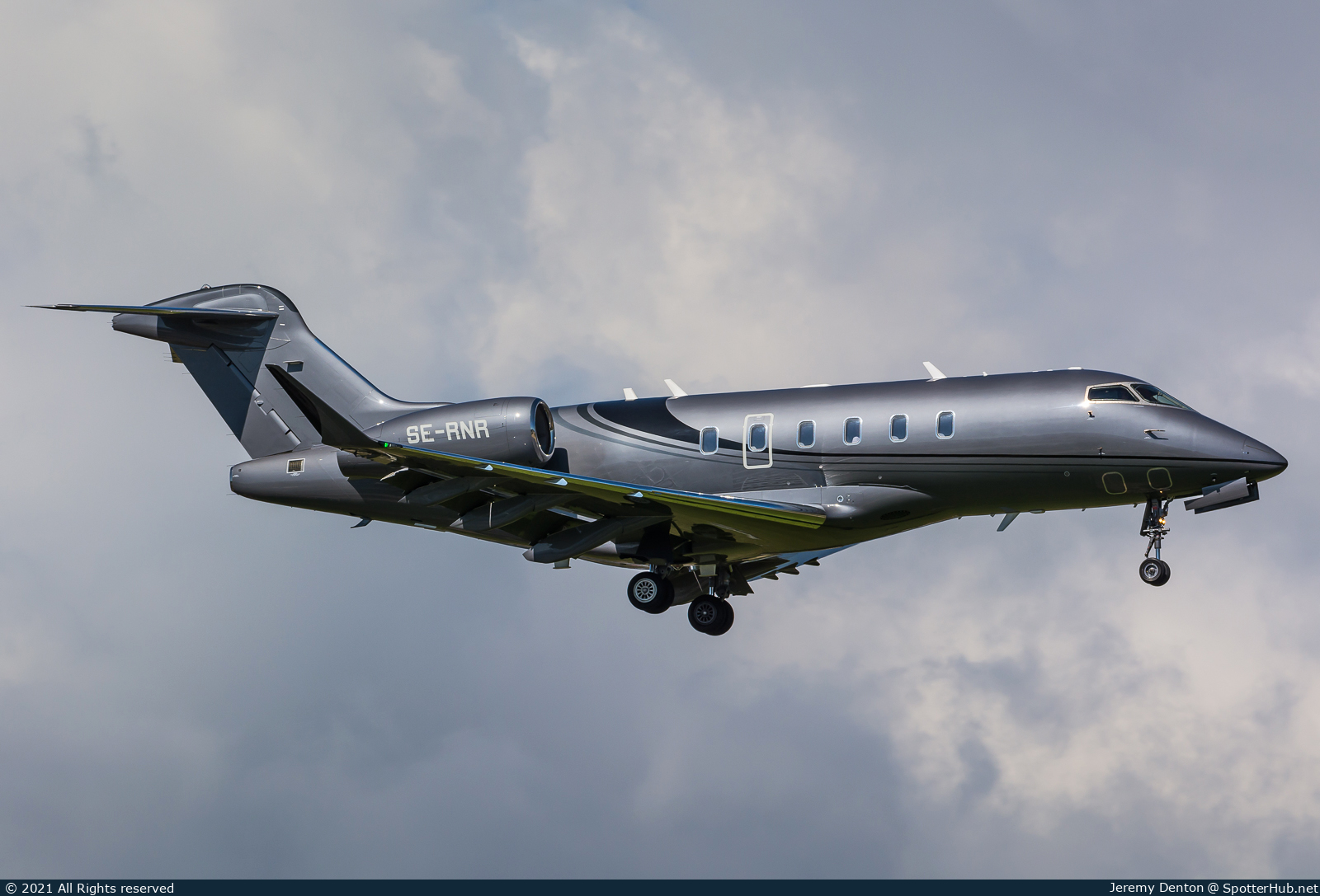 Photo of SE-RNR - Bombardier Challenger 350 operated by EFS European Flight Service