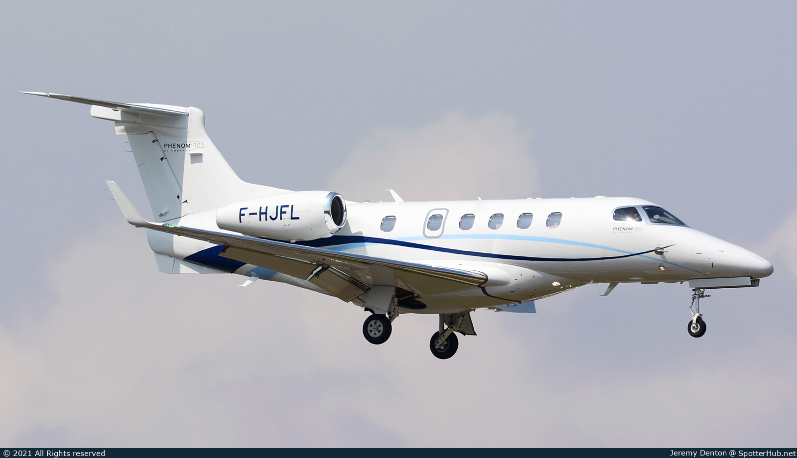 Photo of F-HJFL - Embraer Phenom 300 operated by iXair Compagnie Aérienne