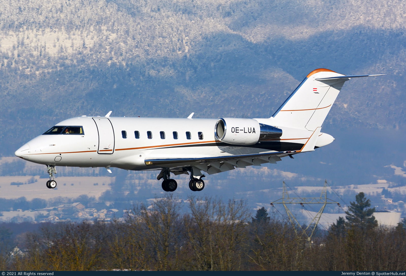 Photo of OE-LUA - Bombardier Challenger 650 operated by Premium Jet
