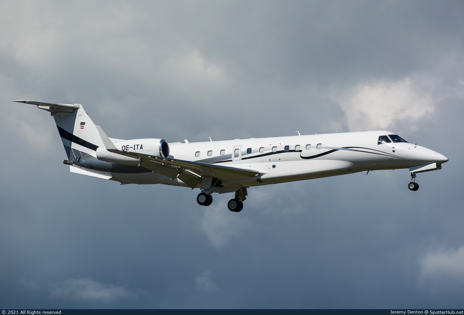 Photo of OE-ITA - Embraer Legacy 650 operated by Avcon Jet