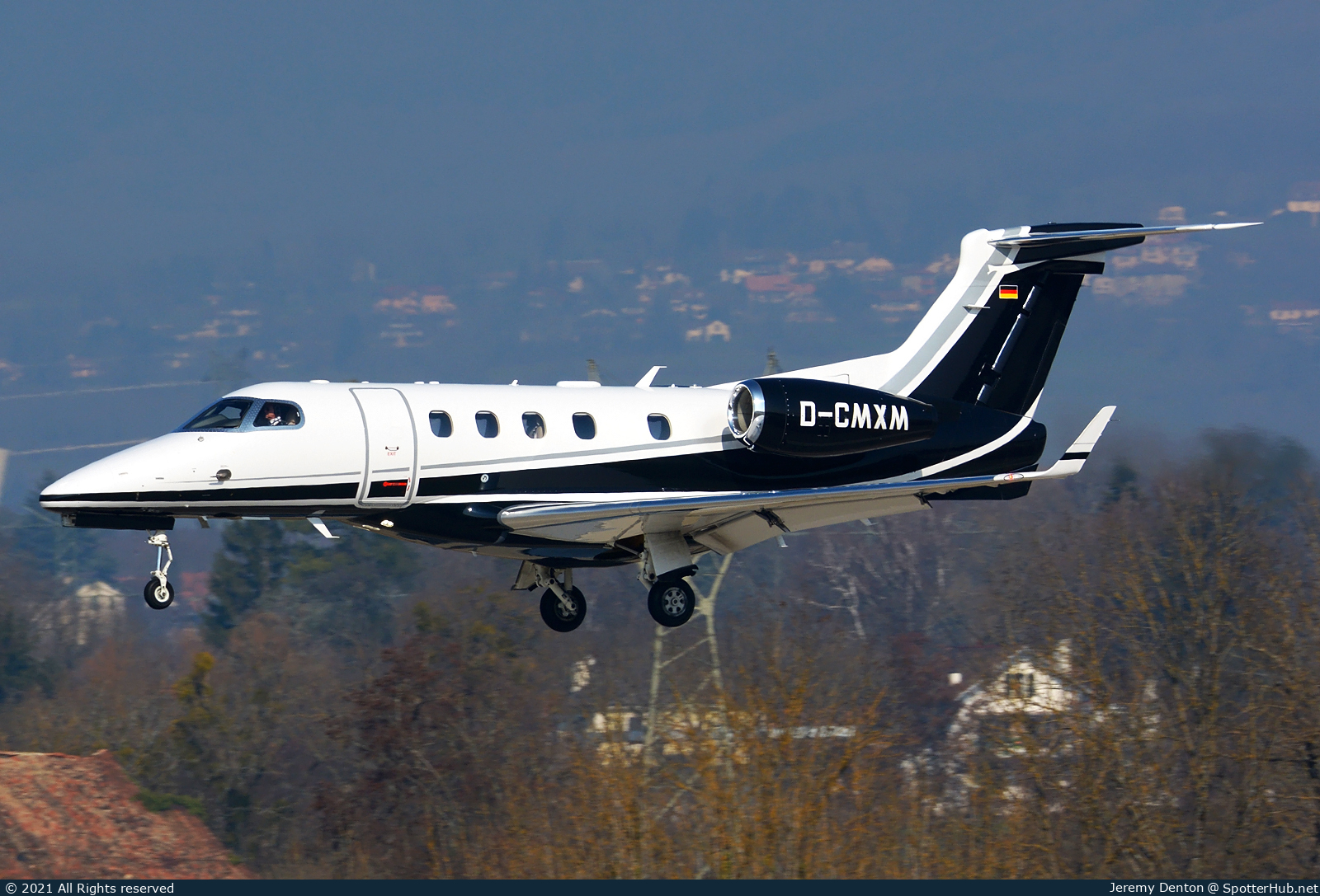 Photo of D-CMXM - Embraer Phenom 300 operated by Air Hamburg