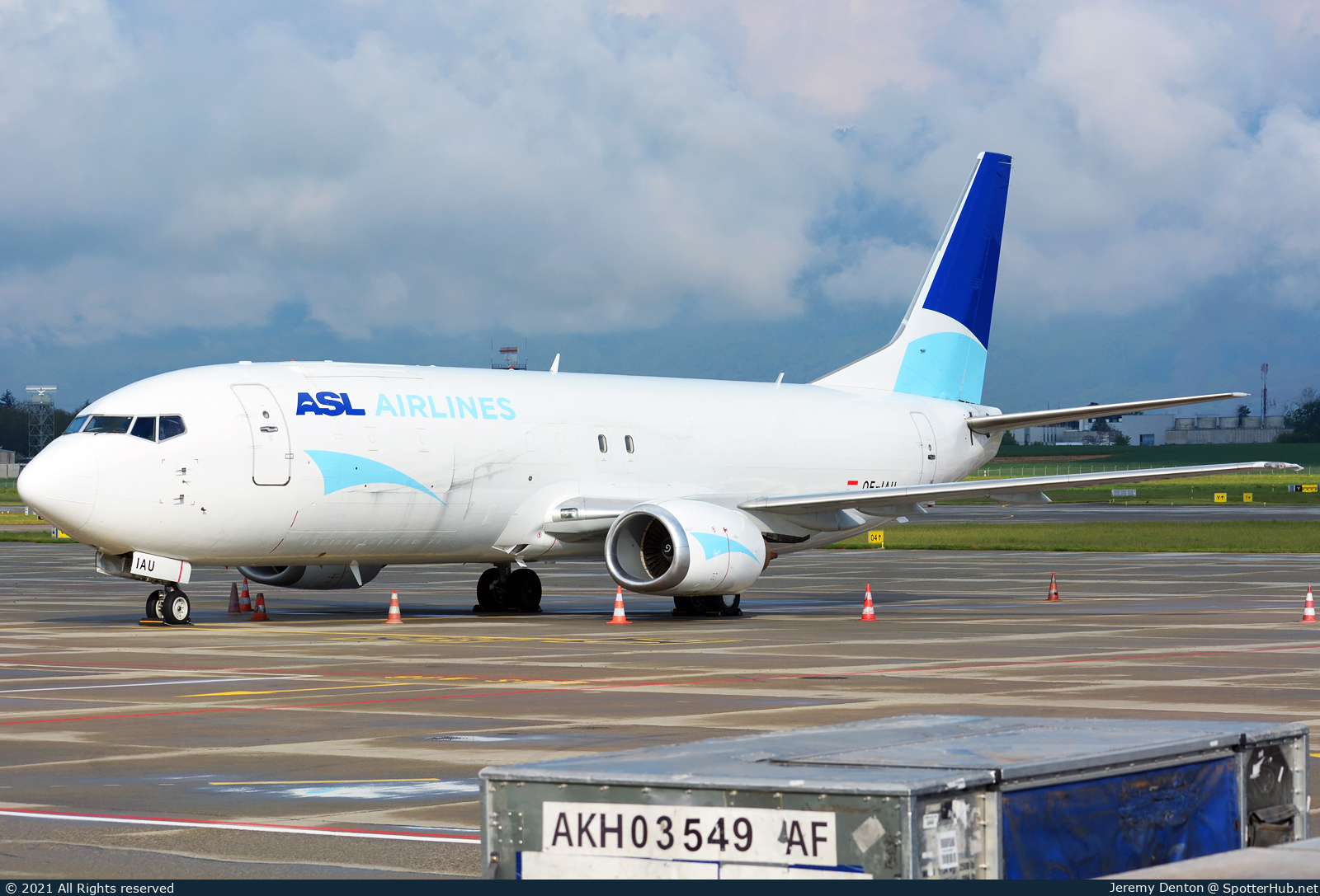 Photo of OE-IAU - Boeing 737-4M0(SF) operated by ASL Airlines Belgium