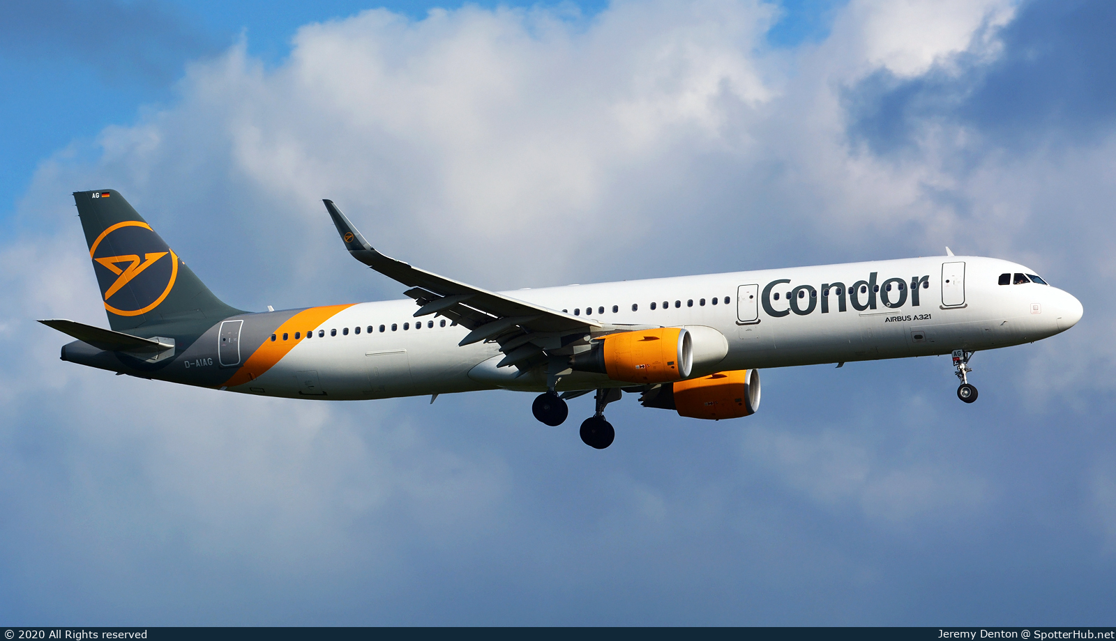 Photo of D-AIAG - Airbus A321-211 operated by Condor