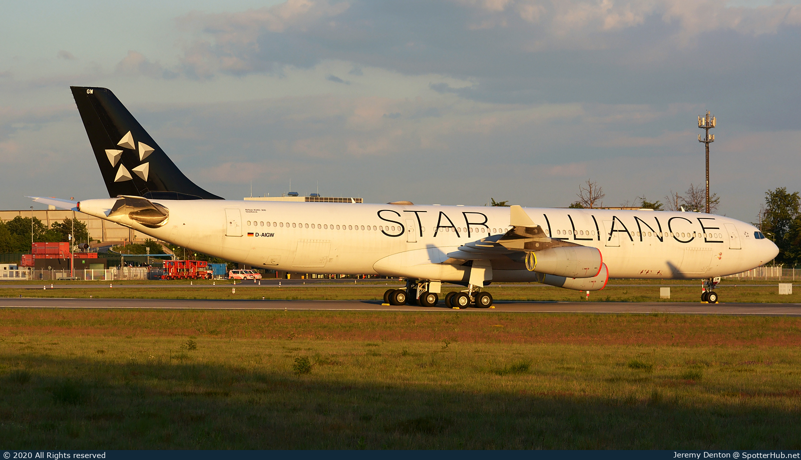 Photo of D-AIGW - Airbus A340-313 operated by Lufthansa