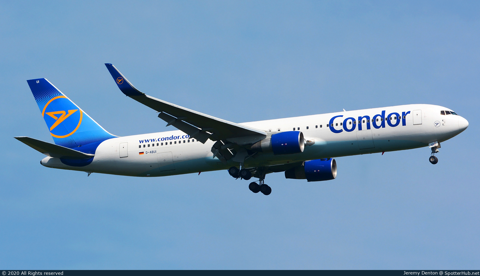 Photo of D-ABUI - Boeing 767-330(ER) operated by Condor