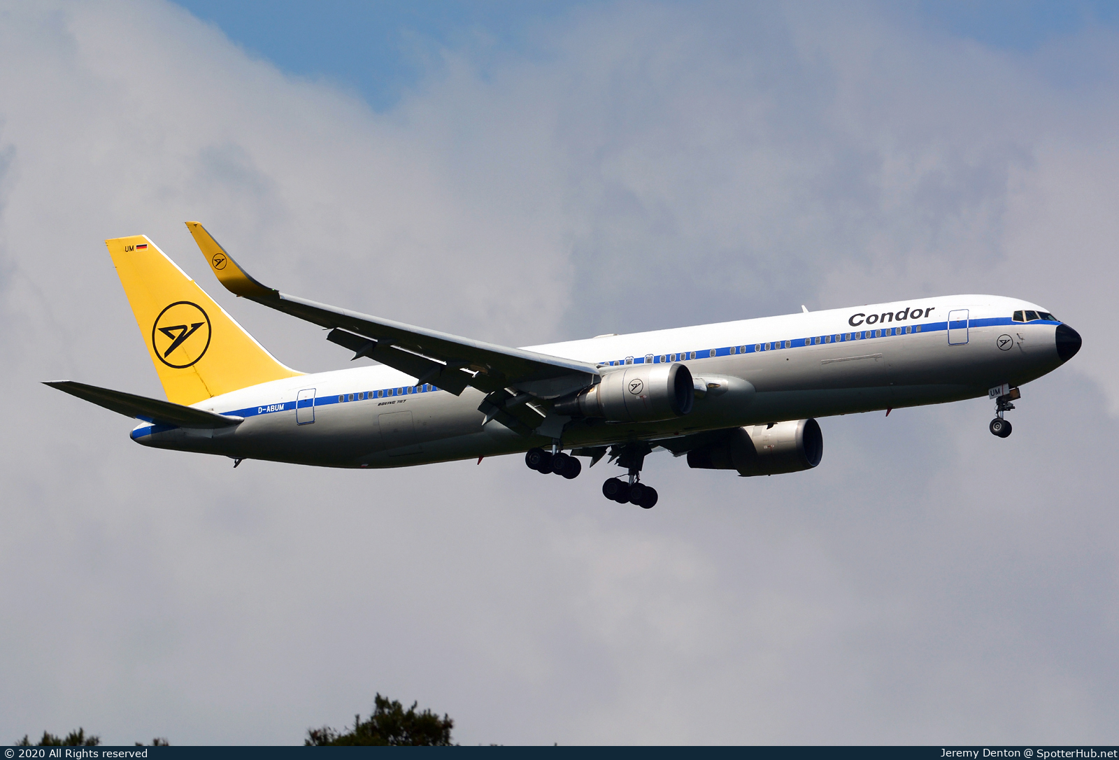 Photo of D-ABUM - Boeing 767-31B(ER) operated by Condor