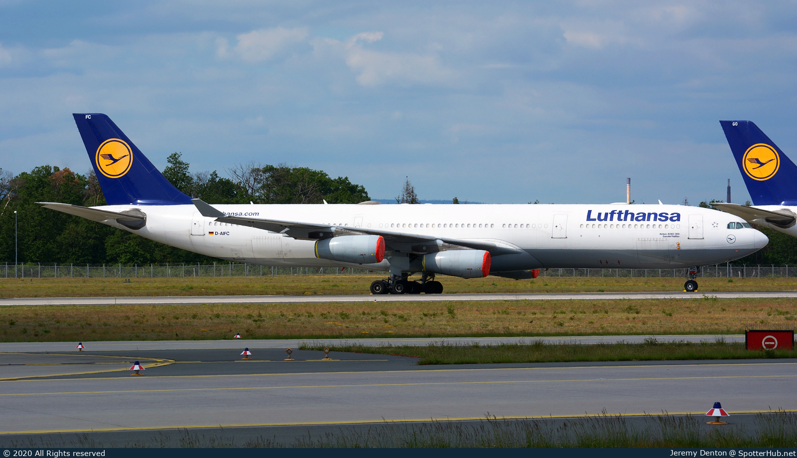 Photo of D-AIFC - Airbus A340-313 operated by Lufthansa