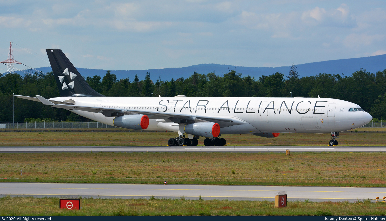 Photo of D-AIGP - Airbus A340-313 operated by Lufthansa