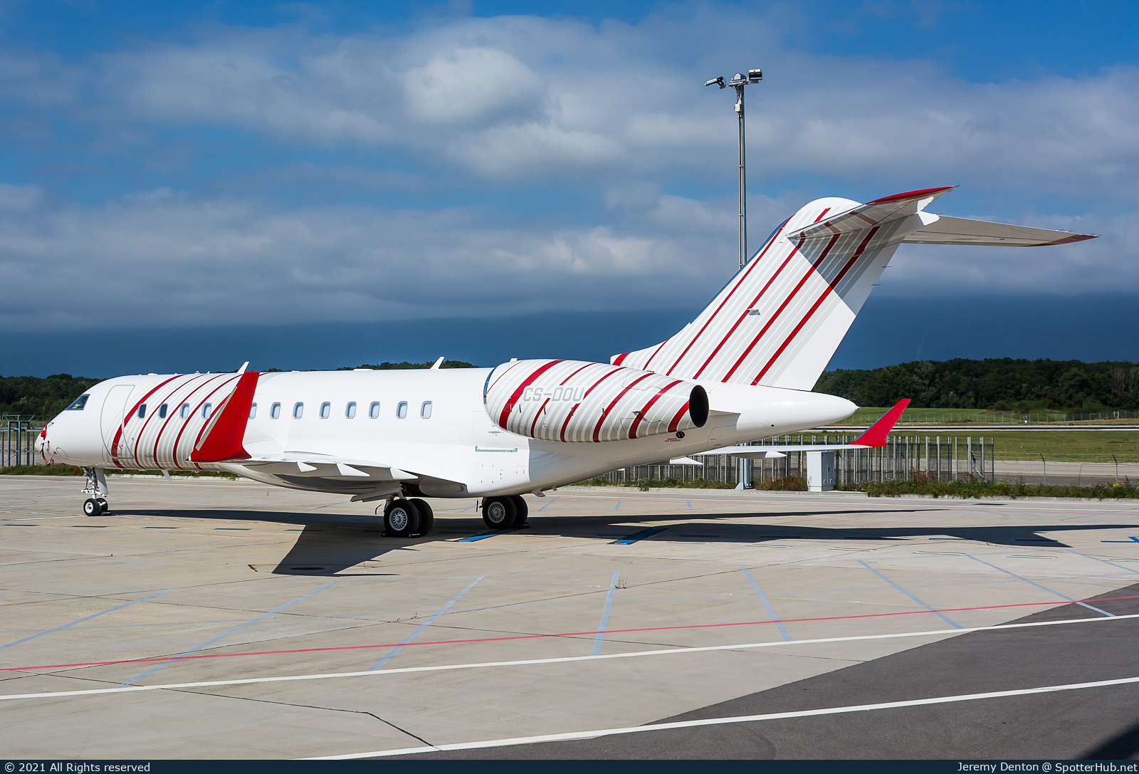 Photo of CS-DOU - Bombardier Global 6500 operated by Luxaviation Portugal