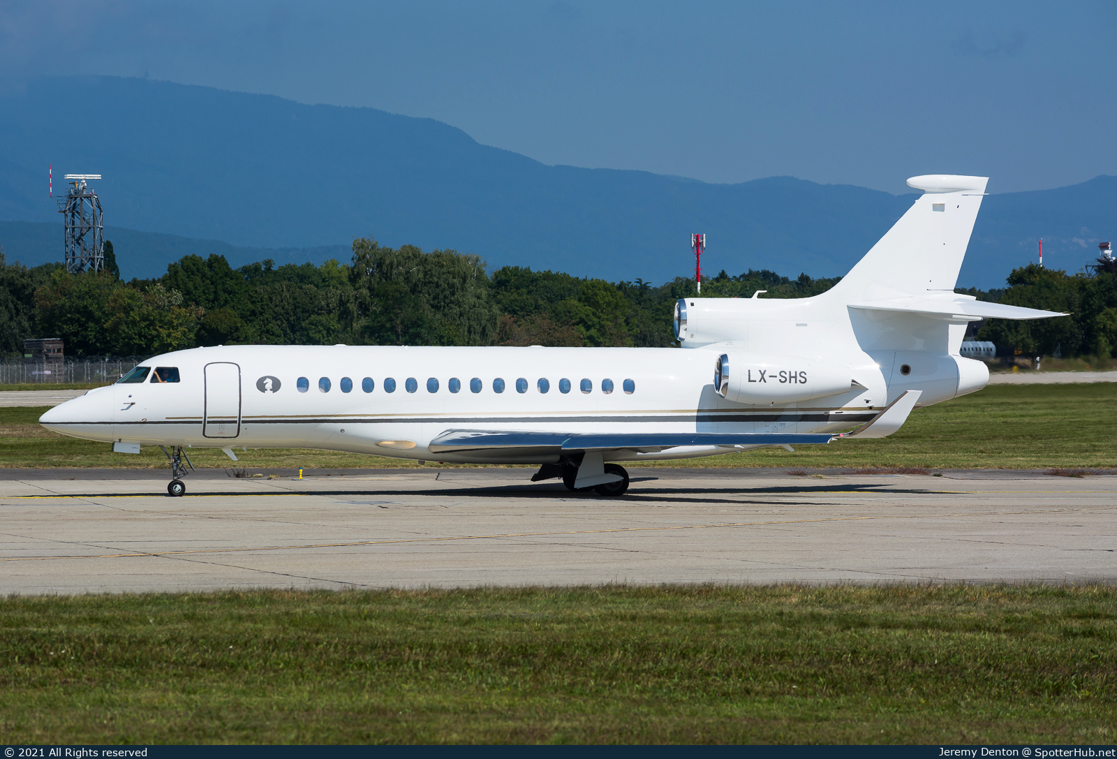 Photo of LX-SHS - Dassault Falcon 8X operated by Luxaviation