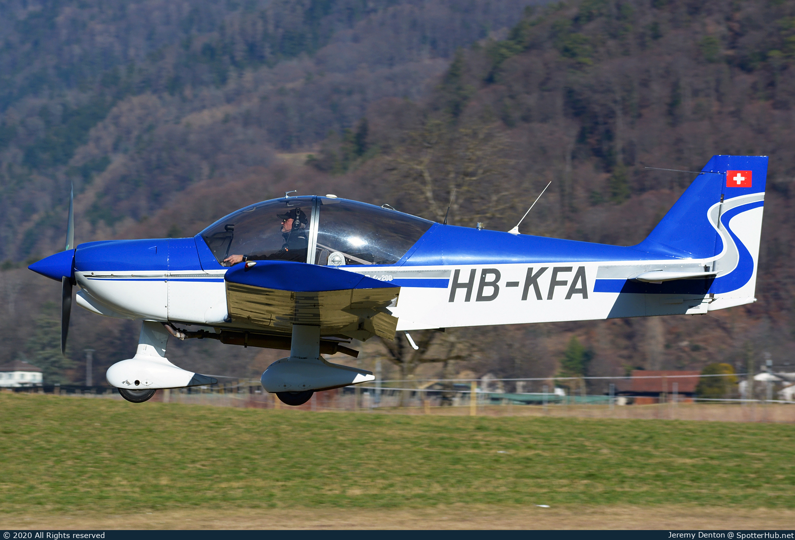 Photo of HB-KFA - Robin HR200/160 operated by Groupe de Vol à Moteur du Chablais