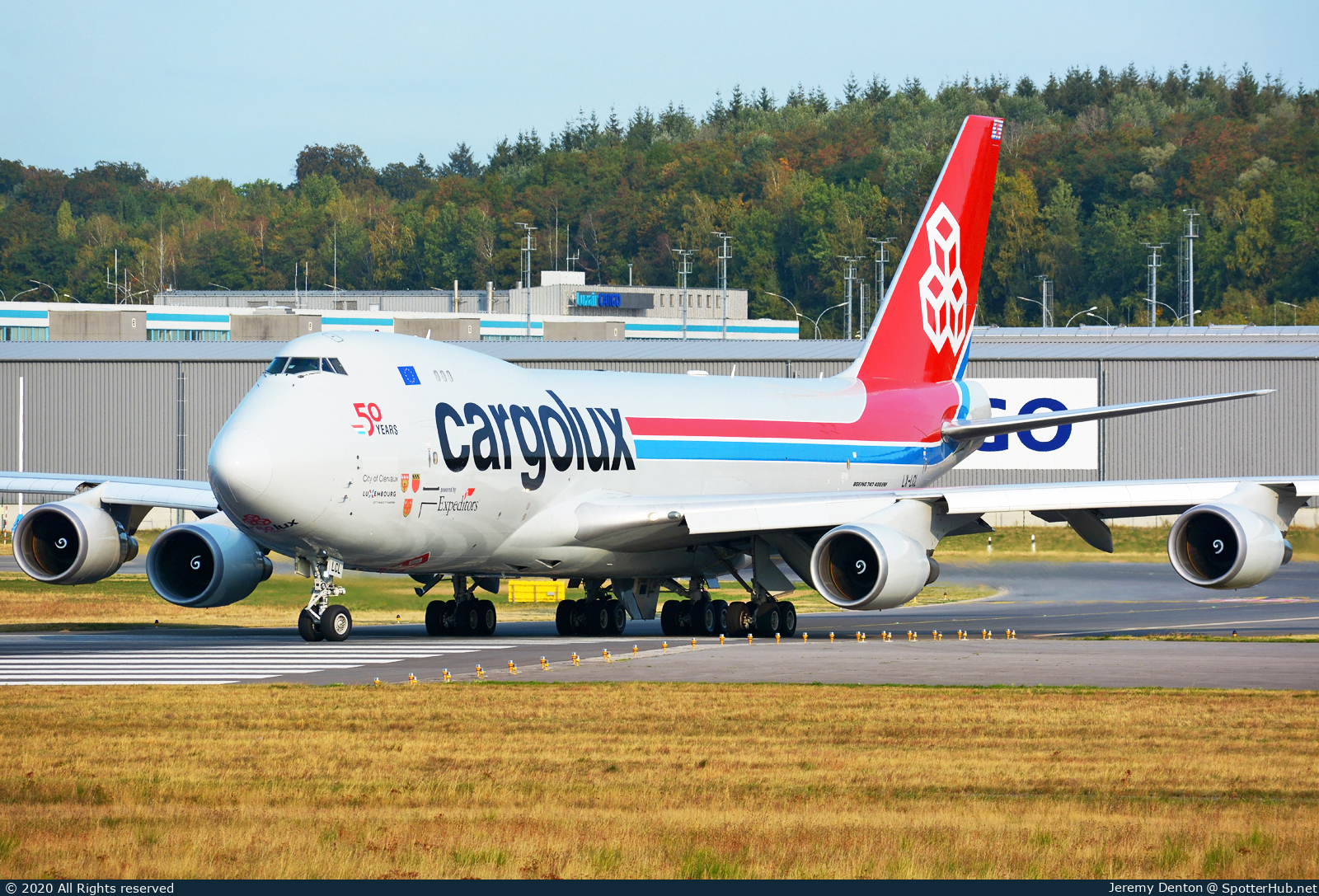 Photo of LX-LCL - Boeing 747-4HAF(ER) operated by Cargolux
