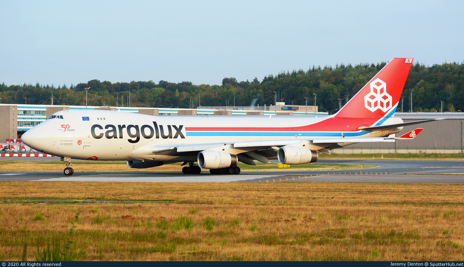 Photo of LX-UCV - Boeing 747-4R7F operated by Cargolux