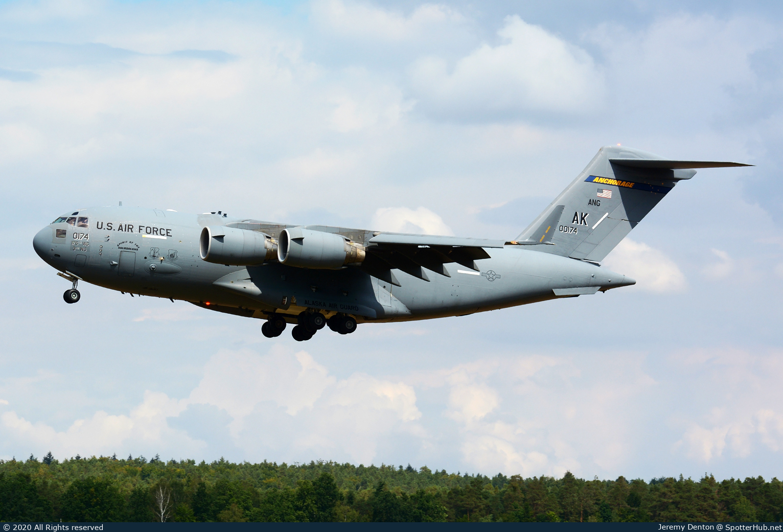 Photo of 00-0174 - Boeing C-17A Globemaster III operated by US Air Force