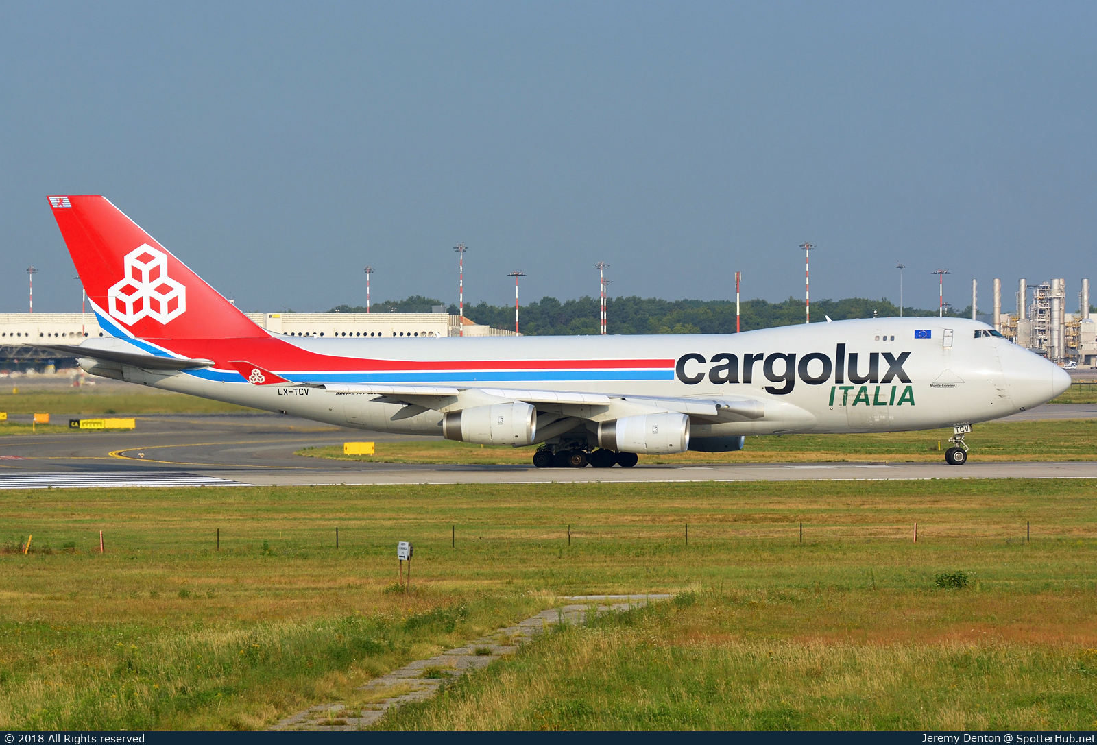 Photo of LX-TCV - Boeing 747-4R7F operated by Cargolux Italia