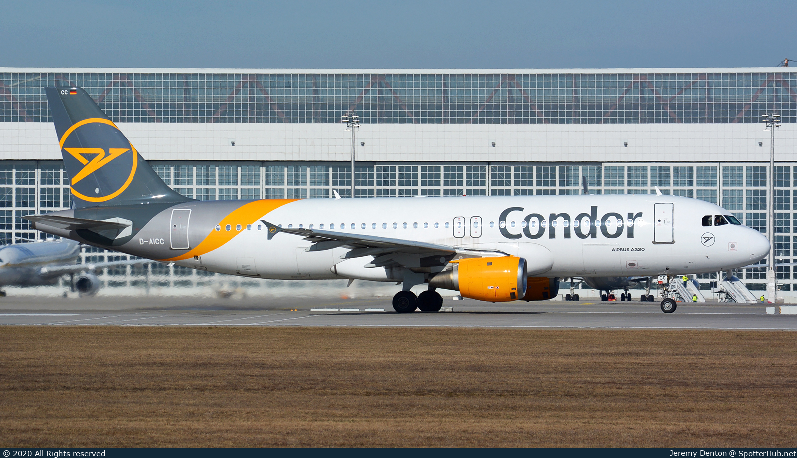 Photo of D-AICC - Airbus A320-212 operated by Condor