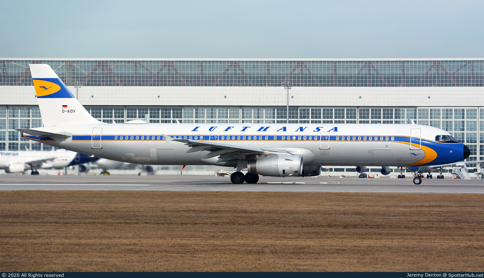 Photo of D-AIDV - Airbus A321-231 operated by Lufthansa