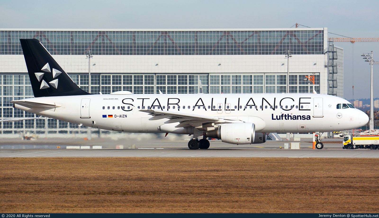 Photo of D-AIZN - Airbus A320-214 operated by Lufthansa