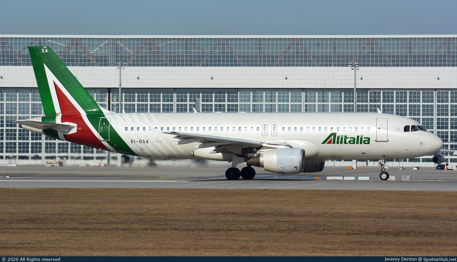 Photo of EI-DSA - Airbus A320-216 operated by Alitalia