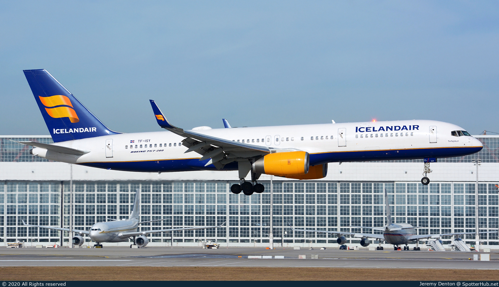 Photo of TF-ISY - Boeing 757-223 operated by Icelandair