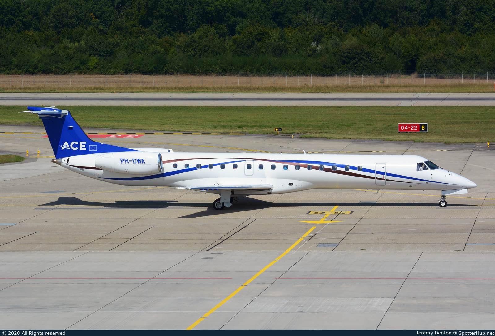 Photo of PH-DWA - Embraer ERJ-145LI operated by Air Charters Europe