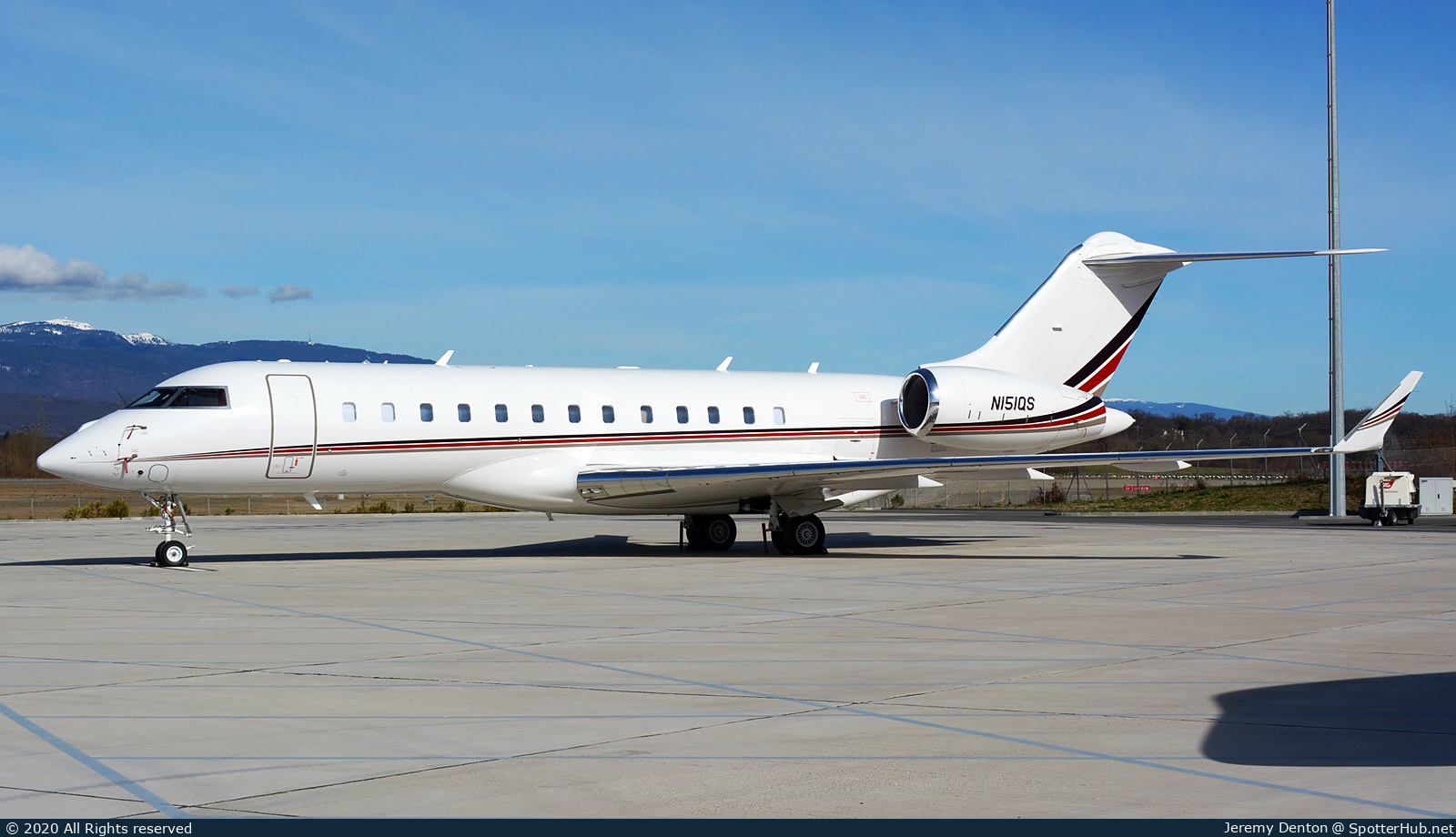 Photo of N151QS - Bombardier Global 6000 operated by NetJets