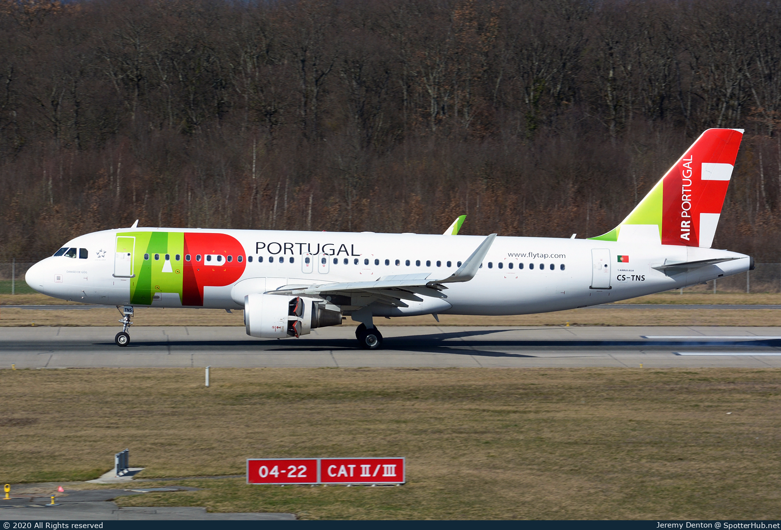 Photo of CS-TNS - Airbus A320-214 operated by TAP Air Portugal