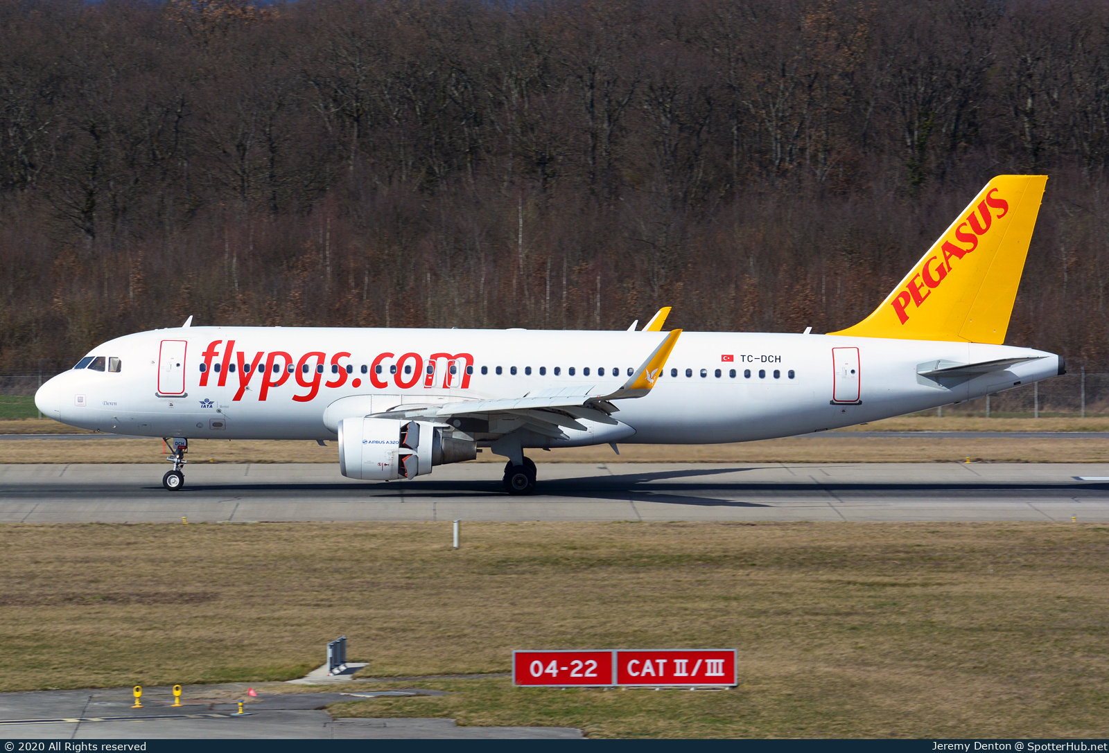 Photo of TC-DCH - Airbus A320-216 operated by Pegasus Airlines