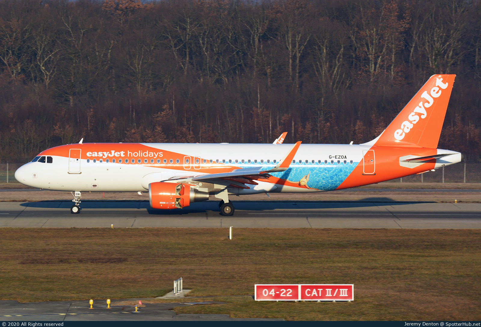 Photo of G-EZOA - Airbus A320-214 operated by easyJet